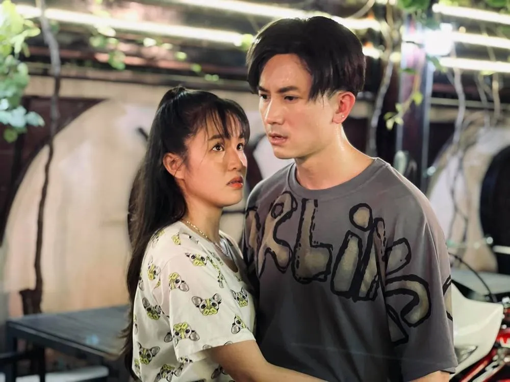 Cùng cảnh “xuống tóc” làm tomboy: Nữ phụ Nơi Giấc Mơ Tìm Về dìm visual