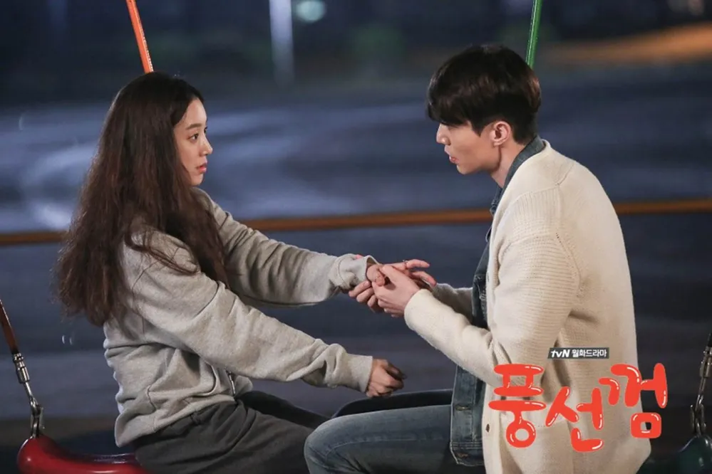 Dàn bạn diễn đẹp nhất bên Lee Dong Wook: Kim So Yeon nào có thua ai