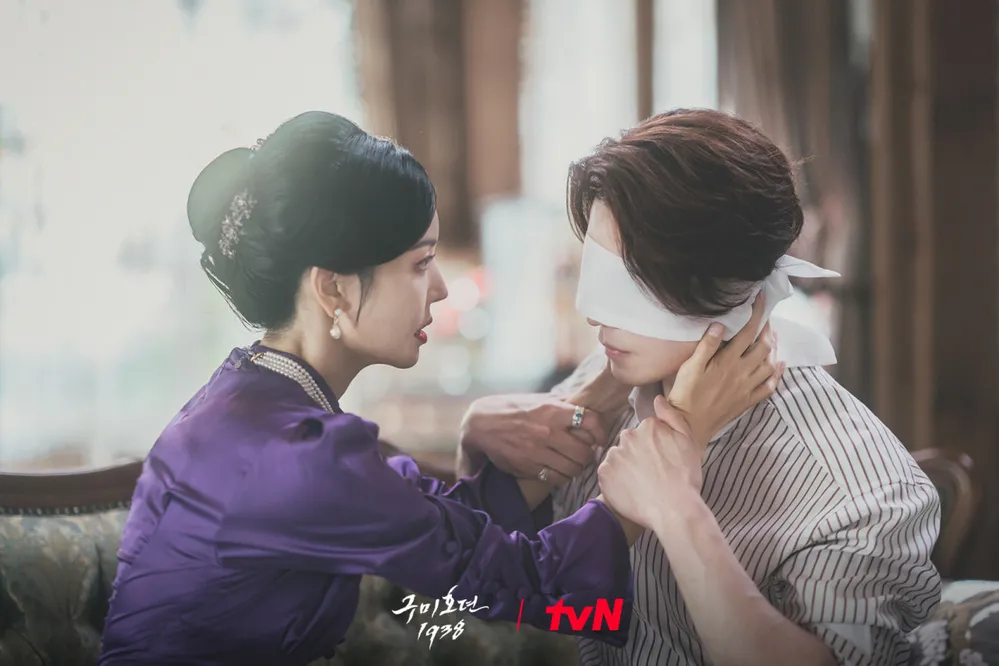 Dàn bạn diễn đẹp nhất bên Lee Dong Wook: Kim So Yeon nào có thua ai