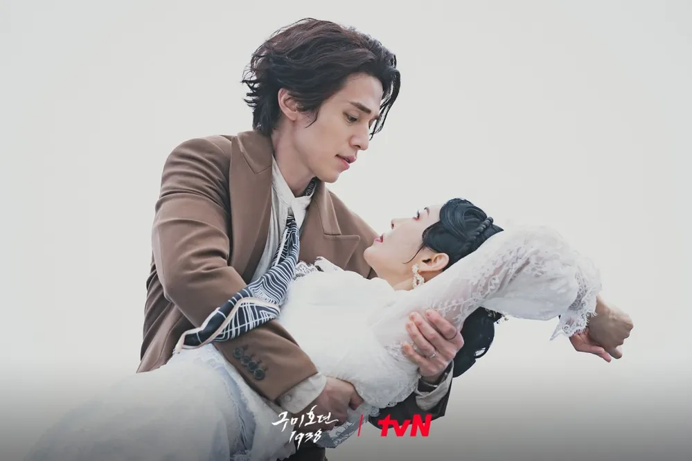 Dàn bạn diễn đẹp nhất bên Lee Dong Wook: Kim So Yeon nào có thua ai