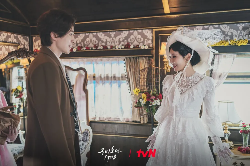 Dàn bạn diễn đẹp nhất bên Lee Dong Wook: Kim So Yeon nào có thua ai