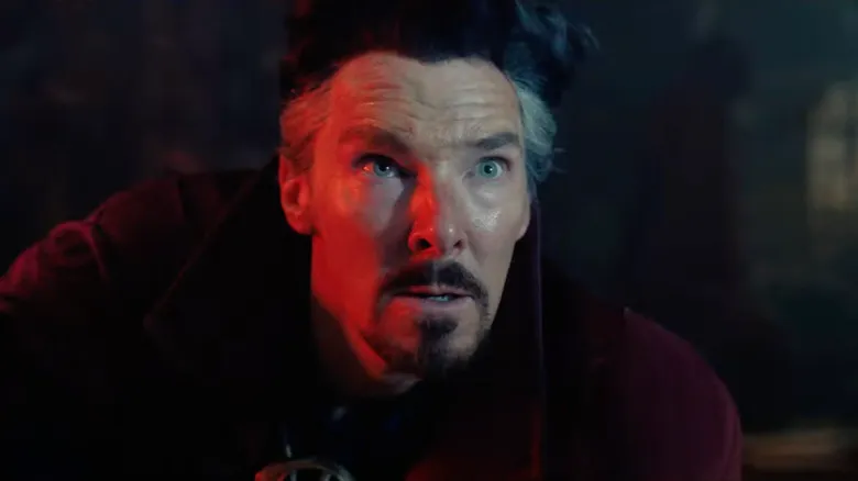 Nam chính Doctor Strange 2 cảm thấy khó khăn khi quay cảnh tình cảm