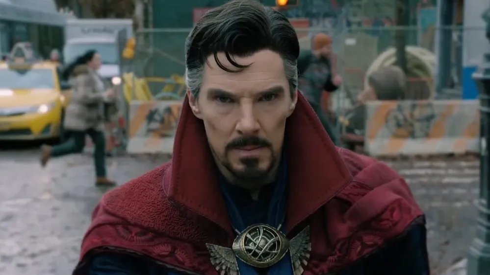 Nam chính Doctor Strange 2 cảm thấy khó khăn khi quay cảnh tình cảm