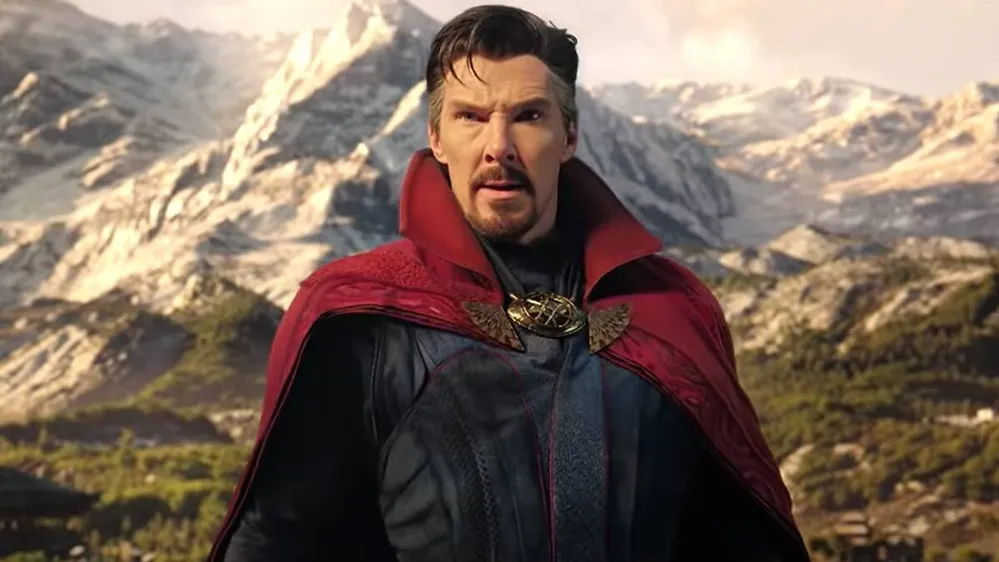 Nam chính Doctor Strange 2 cảm thấy khó khăn khi quay cảnh tình cảm