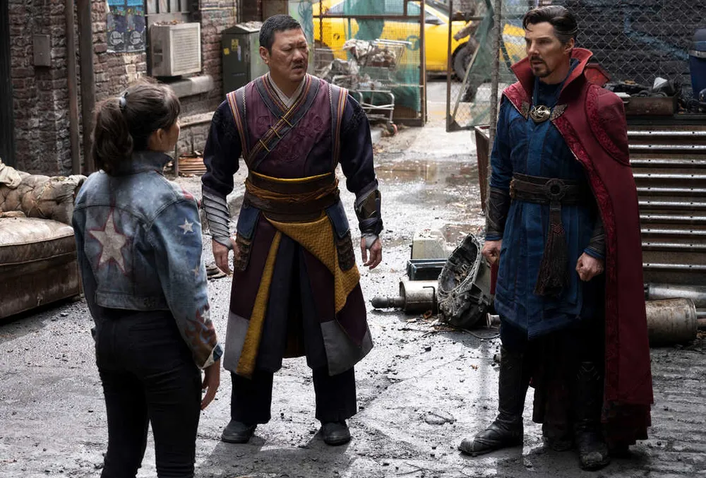 Nam chính Doctor Strange 2 cảm thấy khó khăn khi quay cảnh tình cảm