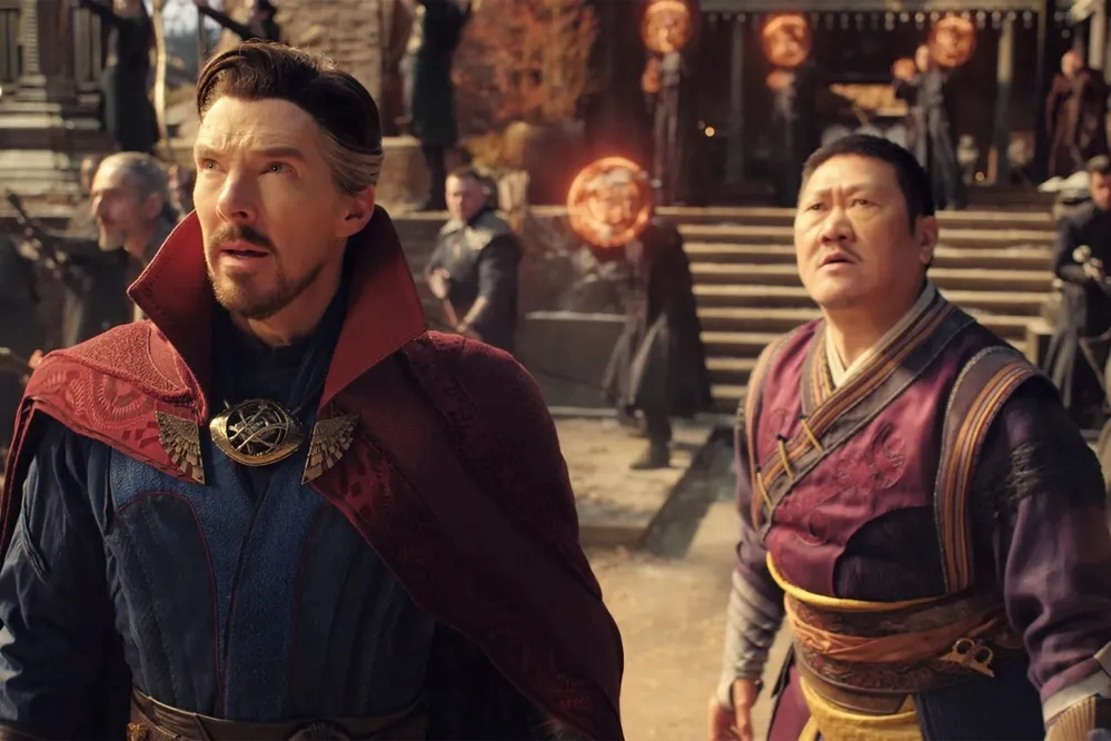 Nam chính Doctor Strange 2 cảm thấy khó khăn khi quay cảnh tình cảm