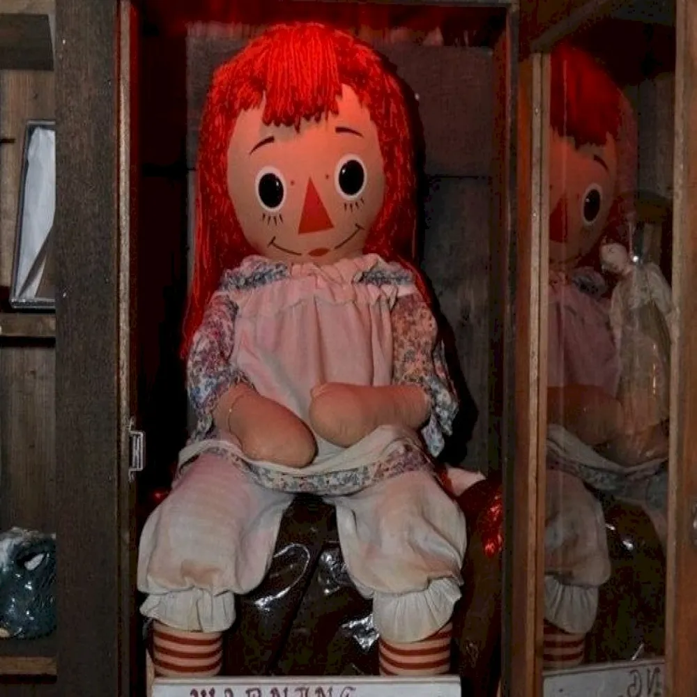 So kè năng lực giữa Annabelle và M3GAN